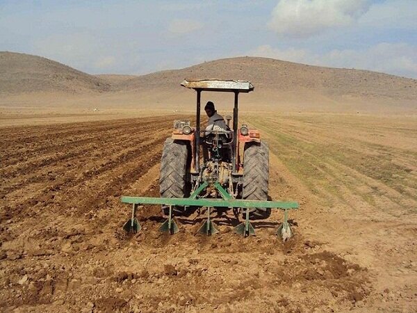 آمادگی کامل را برای مبارزه با آفات و بیماری‌های گندم داریم