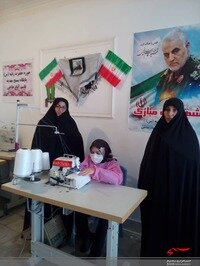 اقدام جهادی بانوی بسیجی رفسنجانی با راه‌اندازی کارگاه تولید ماسک در منزل