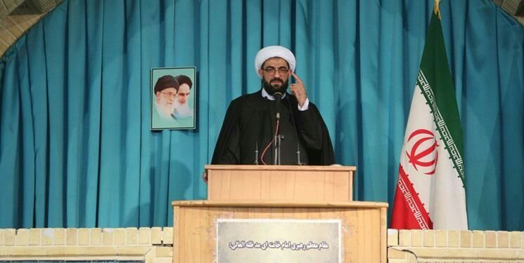 امام جمعه همدان: باید به فکر حل مشکلات و خدمت به مردم باشیم