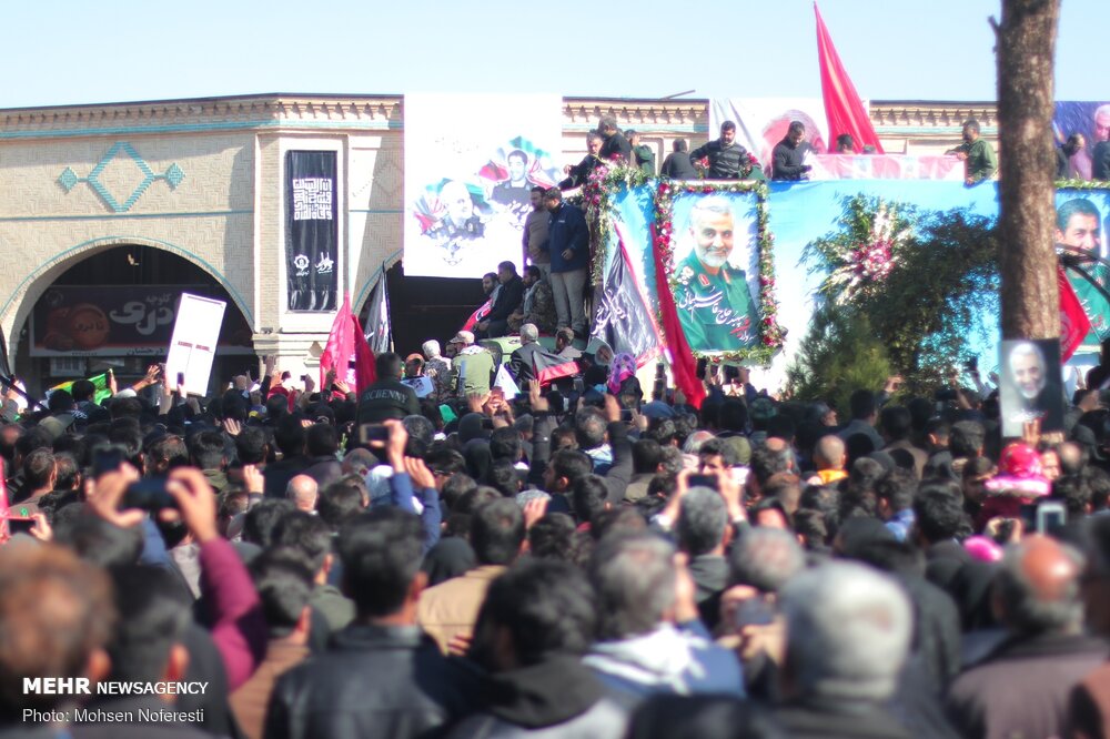 امدادرسانی هلال احمر به مصدومان مراسم تشییع پیکر حاج قاسم سلیمانی