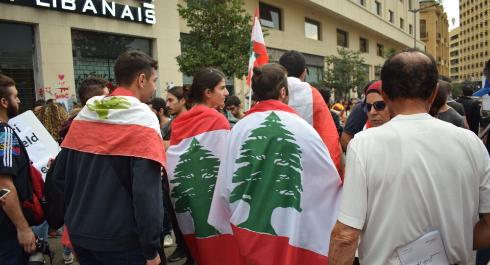 با وجود کرونا لبنانی‌ها برای اعتراض به خیابان آمدند