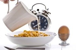 صبحانه را کی بخوریم بهتر است؟