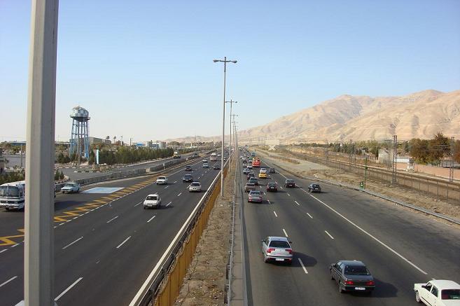 ترافیک سنگین آزادراه ساوه-تهران/ چالوس-کرج، جمعه یکطرفه است