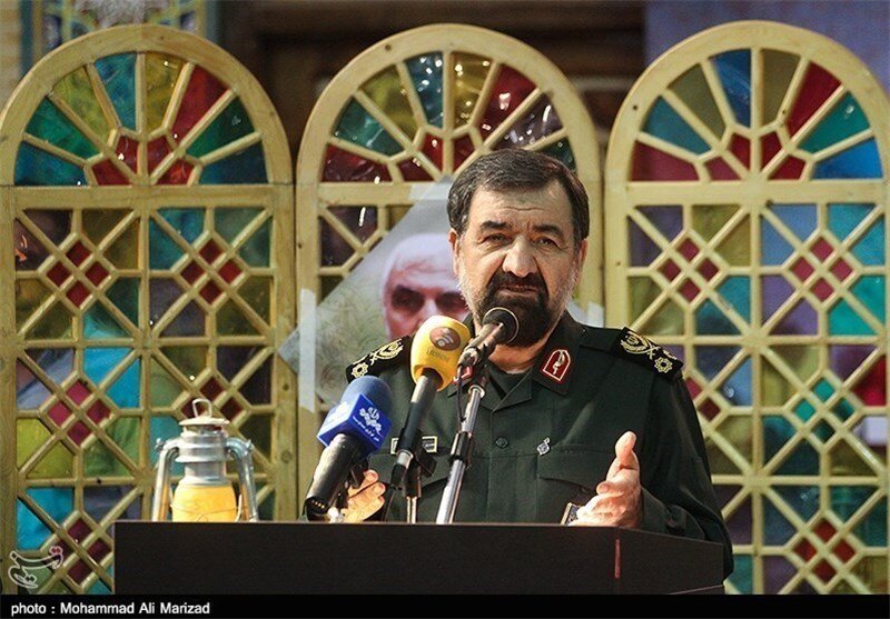 تصویری از روزگار جوانی و جنگ محسن رضایی در کنار همرزمان ارتشی‌اش