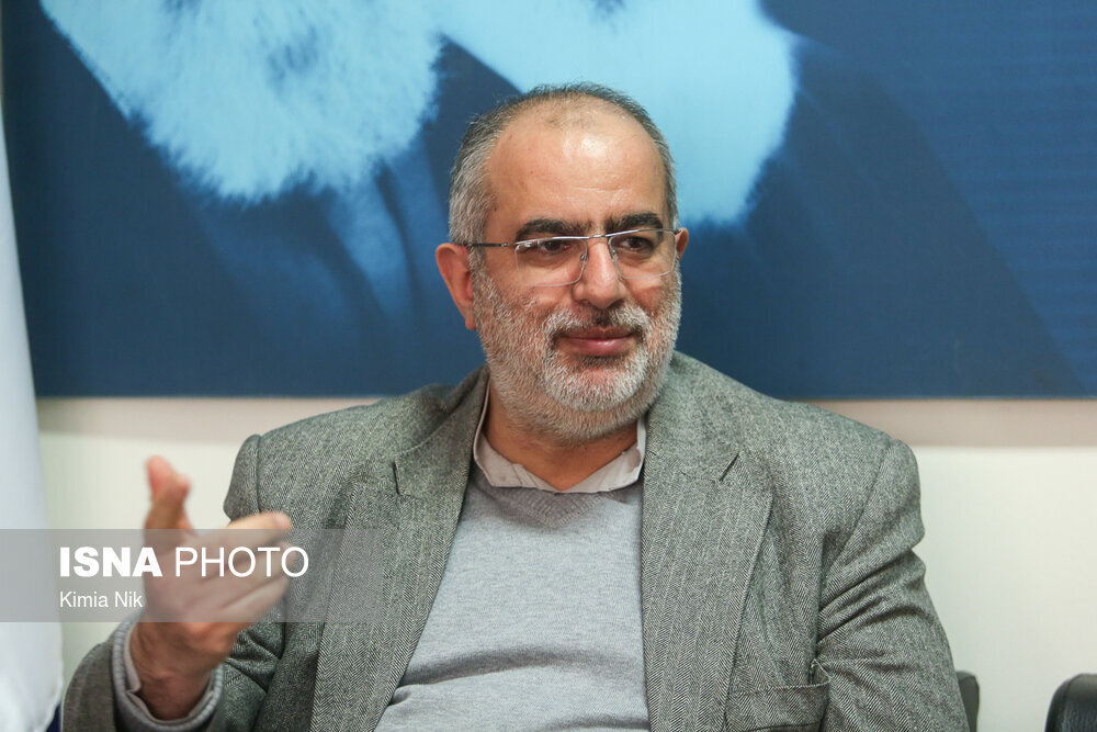 توصیفات متفاوت حسام الدین آشنا از سیاست ورزی علی لاریجانی