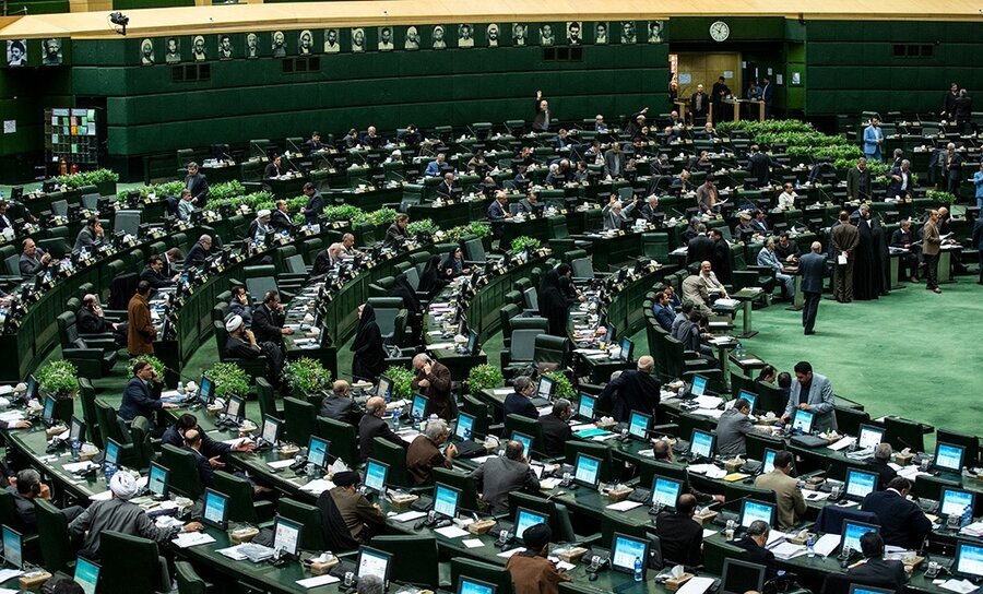 حمله کیهان به نمایندگان مجلس : اخراجی‌های مجلس با مصوبه‌های بی‌خاصیت انتقام گرفتند