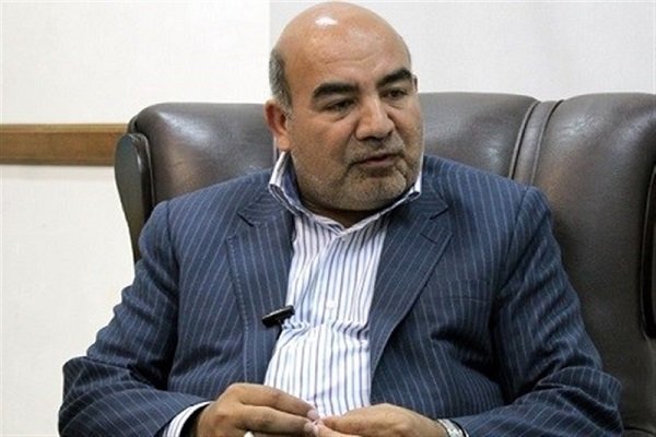 خودروسازان به قانون عمل نمی‌کنند/با مافیای صنعت خودرو برخورد شود