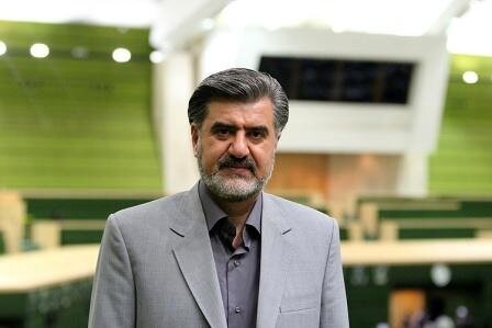 درخواست برای تعطیلی ۳ ماهه کشور برای قطع زنجیره کرونا /باید هم نظامی برخورد کرد هم معاش مردم را تامین کنیم /دولت عالی عملکرده است اما…