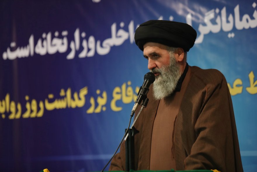دشمنان در نبردی نامتقارن ارزش های ملت ایران را نشانه رفته اند
