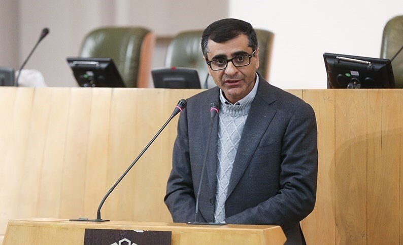 ساختار صنعتی ما قدیمی است/با پول پاشی نمی‌توان از تولید حمایت کرد