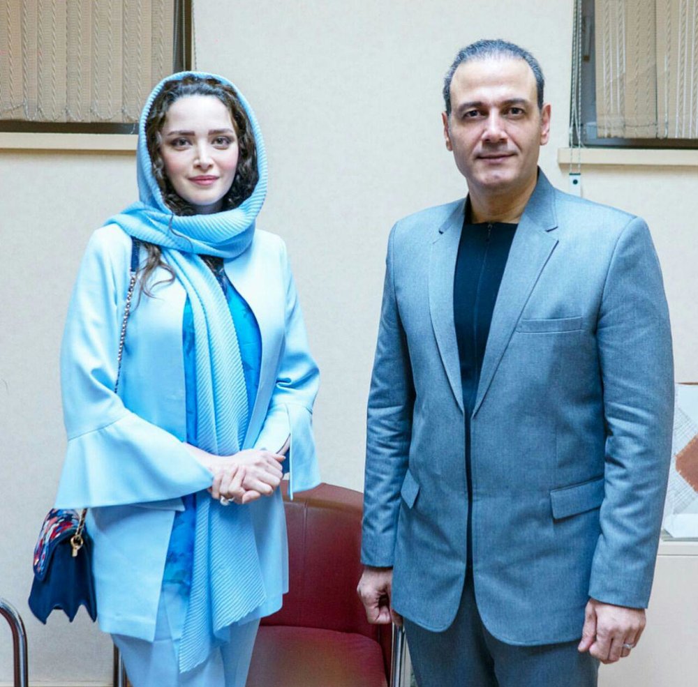 بهنوش طباطبایی کنار علیرضا قربانی پشت صحنه کنسرت