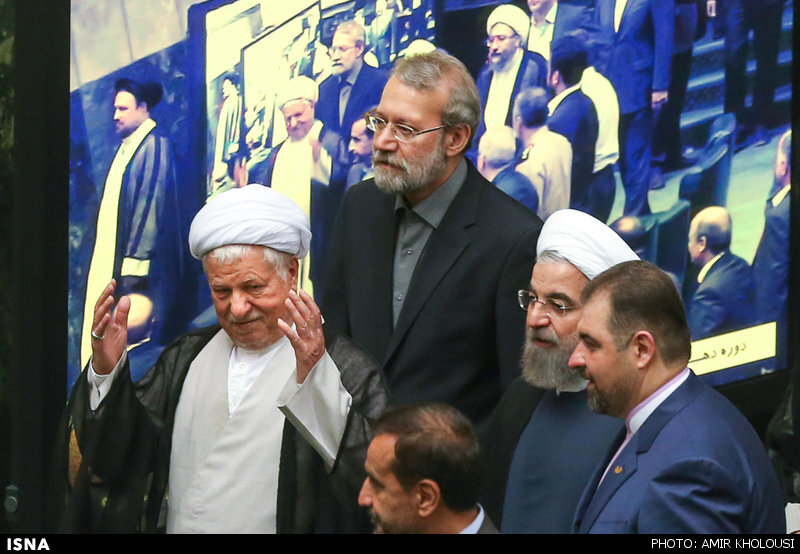 عکس معروف ترین چهره سیاسی که اختتامیه مجلس دهم را ندید عکس معروف ترین چهره سیاسی که اختتامیه مجلس دهم را ندید
