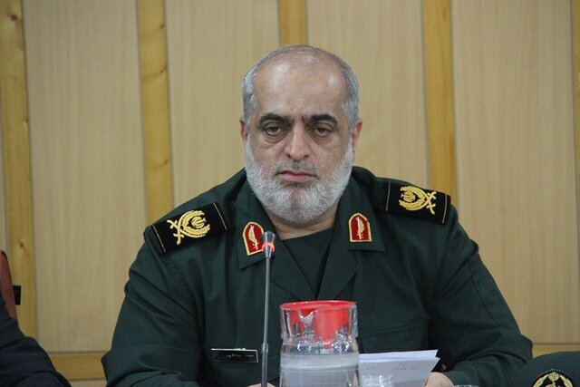 فرمانده سپاه قدس گیلان:  ایران در مقابله با ویروس منحوس کرونا از کشورهای صنعتی پیشی گرفت / بیانیه ستادکل نیروهای مسلح به مناسبت روز ارتش