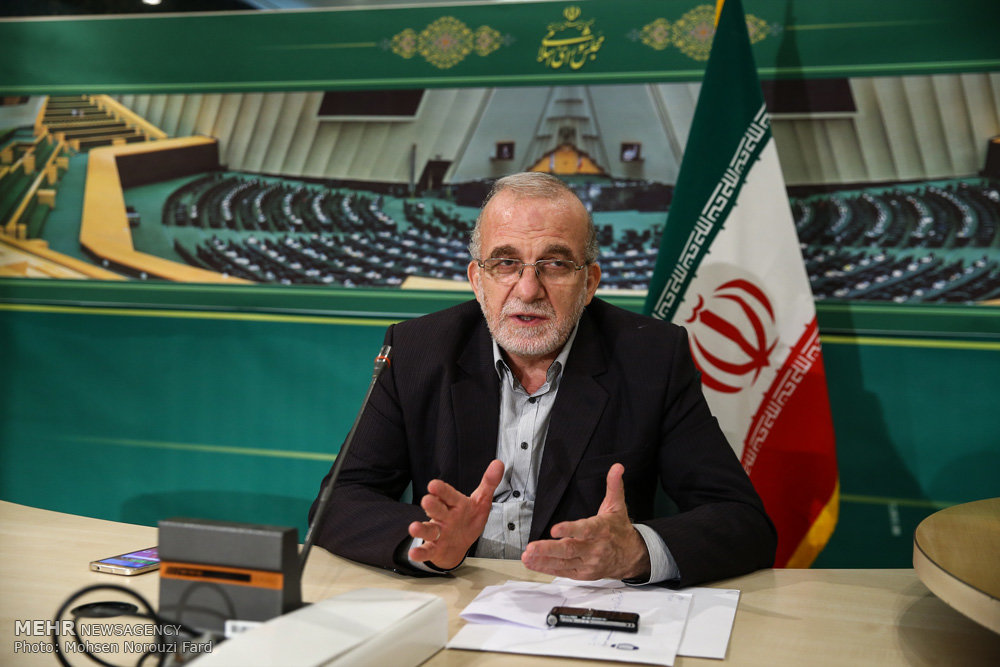 فولادگر: هیئت مقررات زدایی باید اختیارات بیشتری داشته باشد