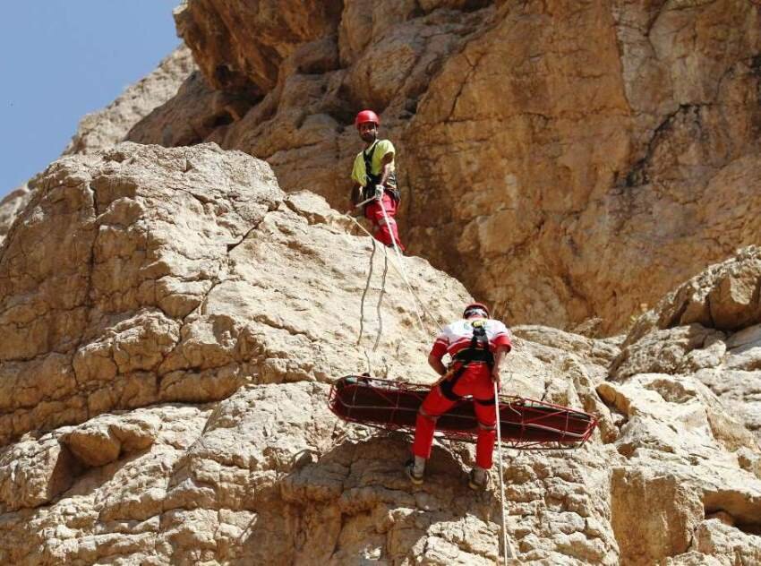 نجات کوهنورد میانسال در ارتفاعات شمال تهران