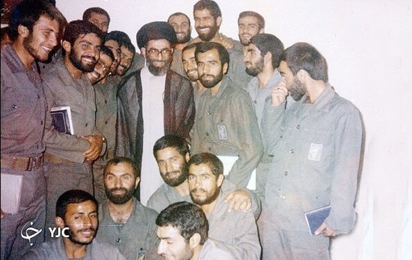 این سردار عالی رتبه سپاه و فرمانده سرّی‌ترین قرارگاه نظامی ایران برای صدام بسیار ارزش داشت /ماجرای علاقه علی هاشمی به تیم استقلال +عکس