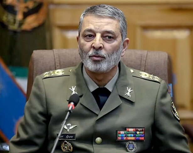 تاکید فرمانده کل ارتش بر ضرورت افزایش توان پهپادی ایران