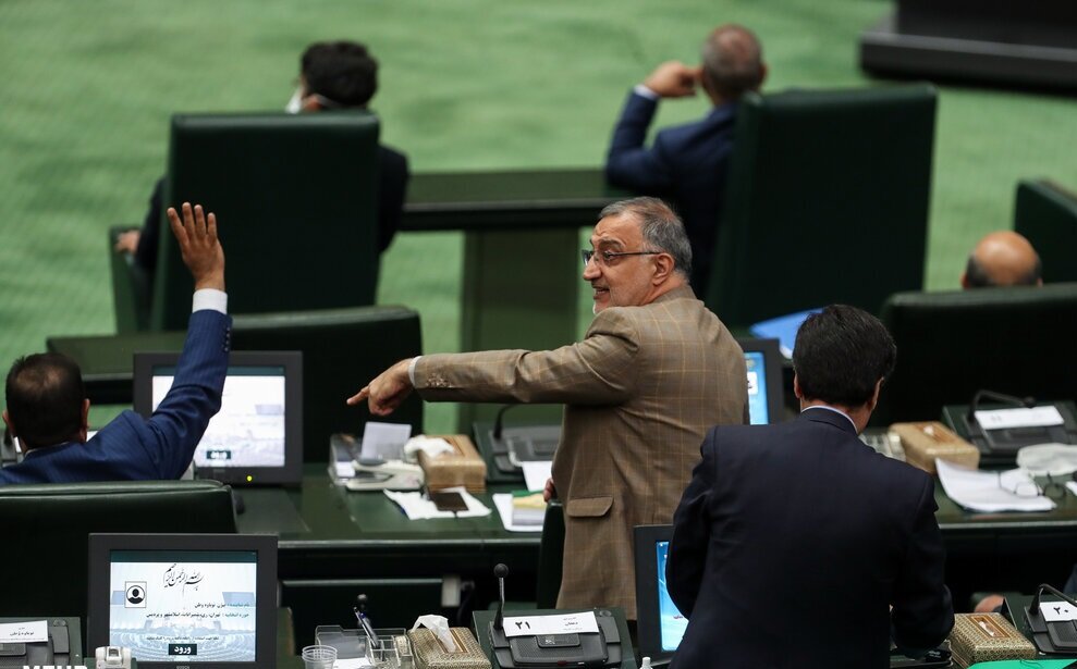 حواشی بررسی اعتبارنامه تاجگردون دامن شورای نگهبان را گرفت/ ردپای زاکانی در جلسه آیتالله جنتی با نمایندگان درباره نماینده اصلاح طلب حواشی بررسی اعتبارنامه تاجگردون دامن شورای نگهبان را گرفت/ ردپای زاکانی در جلسه آیتالله جنتی با نمایندگان درباره نماینده اصلاح طلب