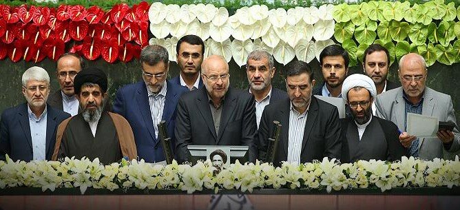درخواست ۱۰۰ نماینده برای استیضاح هیات رئیسه مجلس یازدهم