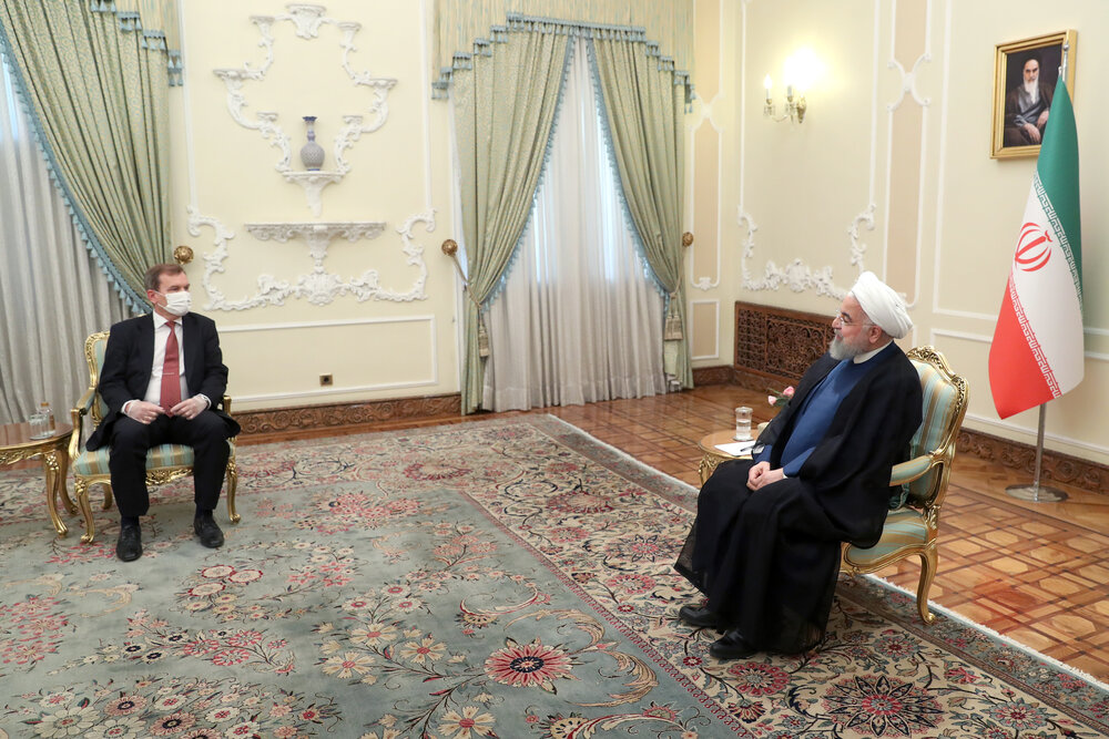 سفرای جدید مهمان روحانی شدند /تقدیم استوارنامه به رئیس جمهور سفرای جدید مهمان روحانی شدند /تقدیم استوارنامه به رئیس جمهور