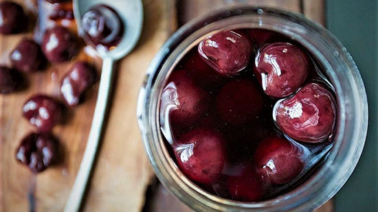 طرز تهیه ترشی آلبالو؛ ملس و خوشمزه در ۳۰ دقیقه طرز تهیه ترشی آلبالو؛ ملس و خوشمزه در ۳۰ دقیقه