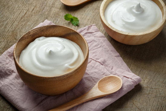 طرز تهیه ماست خانگی؛ سفت و خوشمزه با بافت خامهای طرز تهیه ماست خانگی؛ سفت و خوشمزه با بافت خامهای