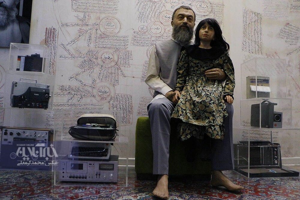 ماجرای آخرین عکس خانوادگی شهید بهشتی به روایت دخترش /چه کسی خبر شهادت آیت الله بهشتی را به همسرشان داد؟