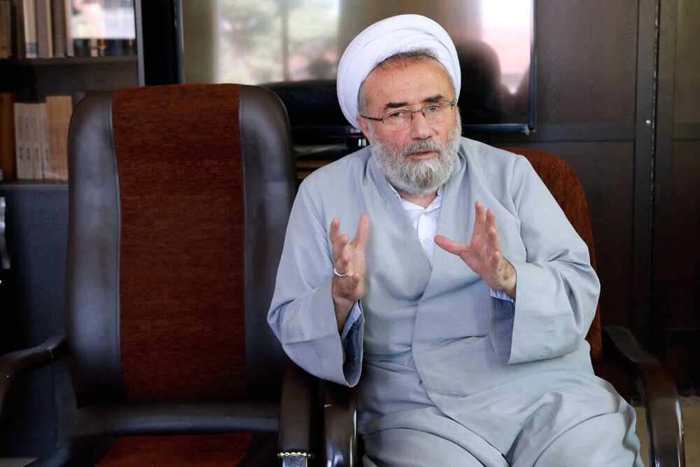 واکنش متفاوت شهید بهشتی به حمله کردن به خودرویش و شعار «مرگ بر بهشتی» /مسیح مهاجری: دشمن با روحانیون که اهل تفکر و خدمت به مردم نباشند کاری ندارد واکنش متفاوت شهید بهشتی به حمله کردن به خودرویش و شعار «مرگ بر بهشتی» /مسیح مهاجری: دشمن با روحانیون که اهل تفکر و خدمت به مردم نباشند کاری ندارد