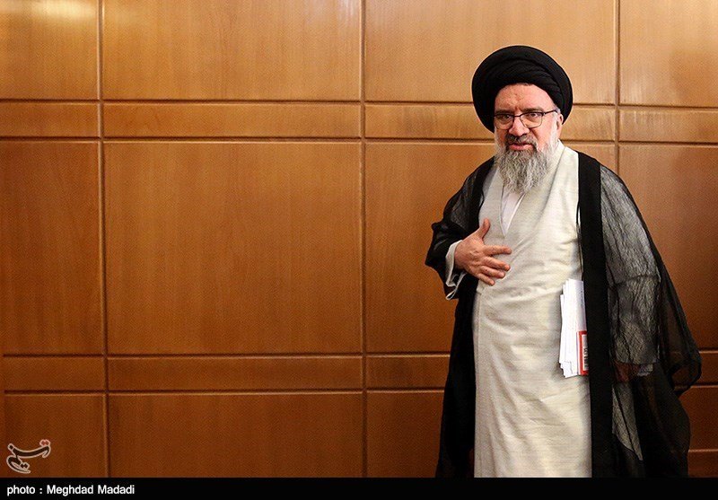 احمد خاتمی: مجمع نمایندگان طلاب نفوذی‌ها را شناسایی کنند