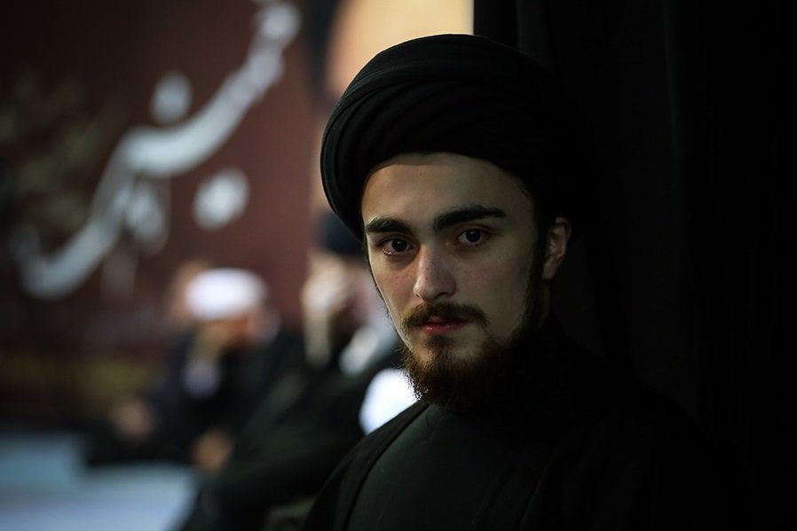 تصویری از سیدحسن خمینی در بیمارستان بعد از مبتلا شدن عروس امام به کرونا /این ویروس مرموز را جدی بگیرید