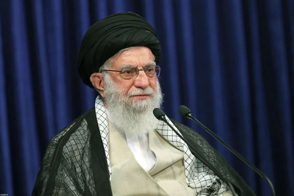 تصویری که توئیتر سایت رهبر انقلاب از حاج احمد متوسلیان منتشر کرد