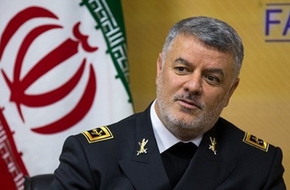 دیدار فرمانده نیروی دریایی ارتش با خانواده یکی از شهدای ناوچه کنارک/  شهادت نصیب مردانی می‌شود که لیاقت دارند