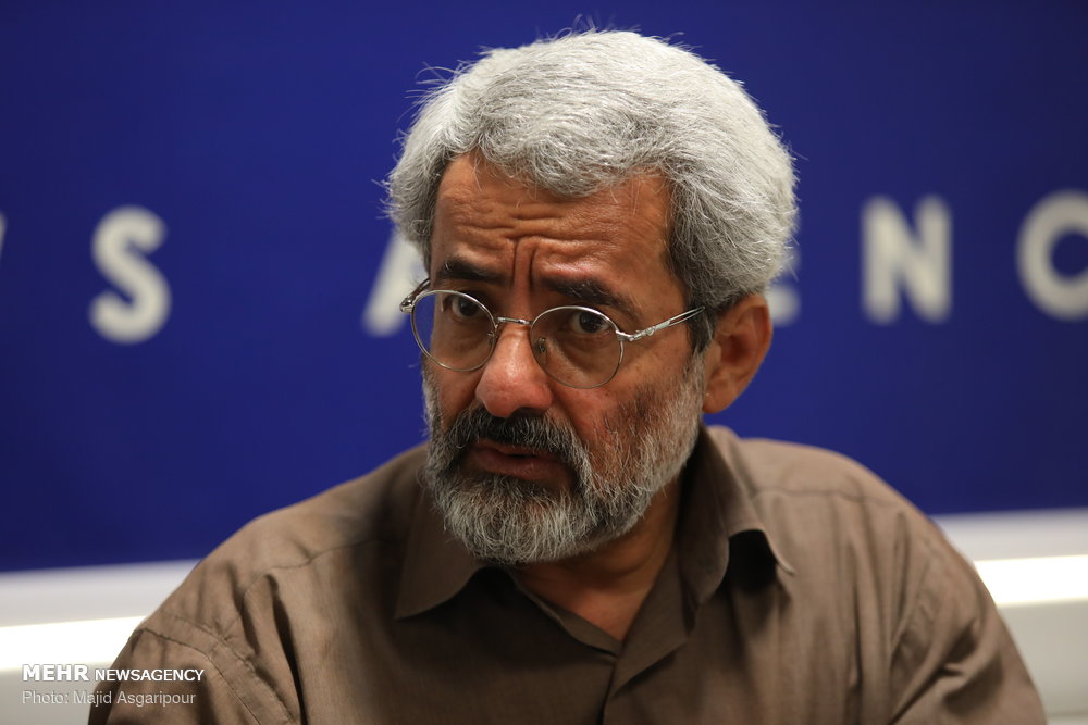 زیباکلام همراهی با چپ مارکسیست کودتا کننده را در کارنامه دارد