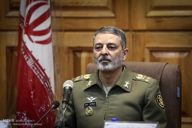سرلشکر موسوی: کارکنان نیروی دریای ارتش مردم دار و مسئولیت پذیر هستند