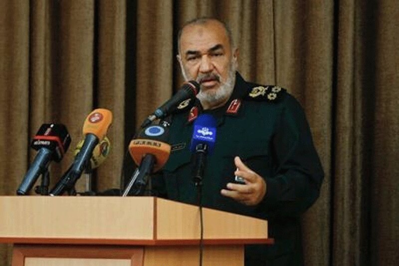 فرمانده کل سپاه: نه زانو می‌زنیم نه متوقف می‌شویم /جنگ سیاسی امروز در فعالیت‌های اقتصادی تجلی پیدا کرده است