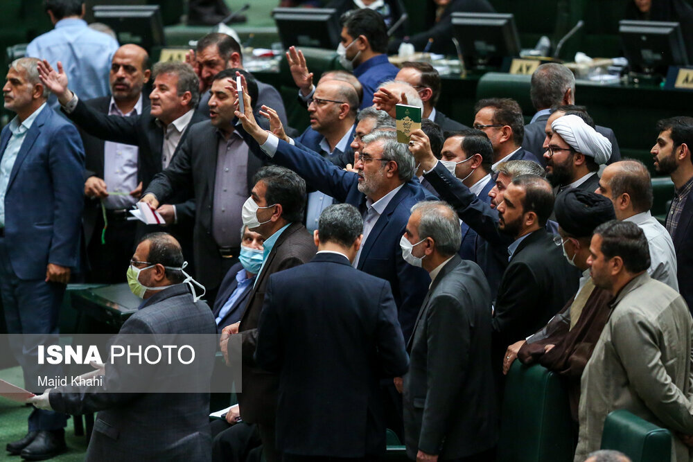 پس لرزه های واریز ۲۰۰ میلیون تومان به حساب نمایندگان در صحن مجلس/معمای غیرقانونی بودن رد اعتبارنامه /پرونده استیضاح هیات رئیسه همچنان باز است پس لرزه های واریز ۲۰۰ میلیون تومان به حساب نمایندگان در صحن مجلس/معمای غیرقانونی بودن رد اعتبارنامه /پرونده استیضاح هیات رئیسه همچنان باز است