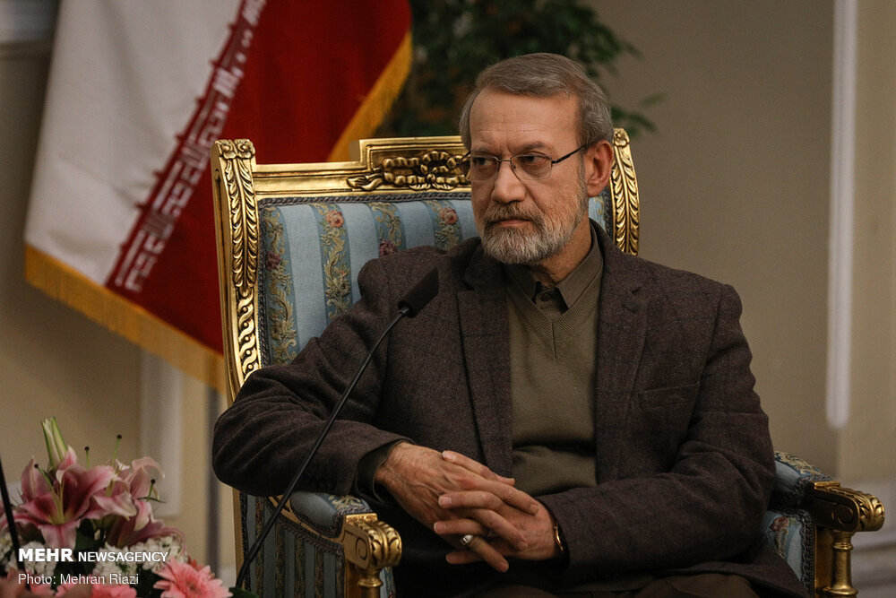 پیام تسلیت لاریجانی به آیت الله یثربی از روی تخت بیمارستان