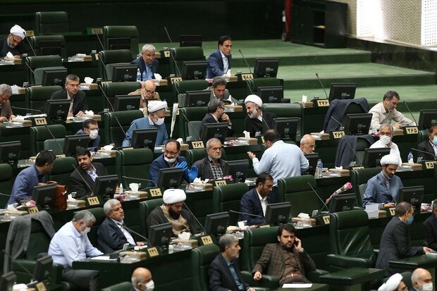 چند توصیه به هیات رئیسه مجلس به بهانه اظهارنظر جنجالی یک نماینده درباره واگذاری جزایر ایرانی چند توصیه به هیات رئیسه مجلس به بهانه اظهارنظر جنجالی یک نماینده درباره واگذاری جزایر ایرانی