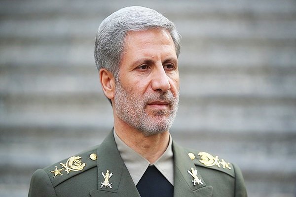 تبریک امیر حاتمی به فرمانده کل ارتش تبریک امیر حاتمی به فرمانده کل ارتش