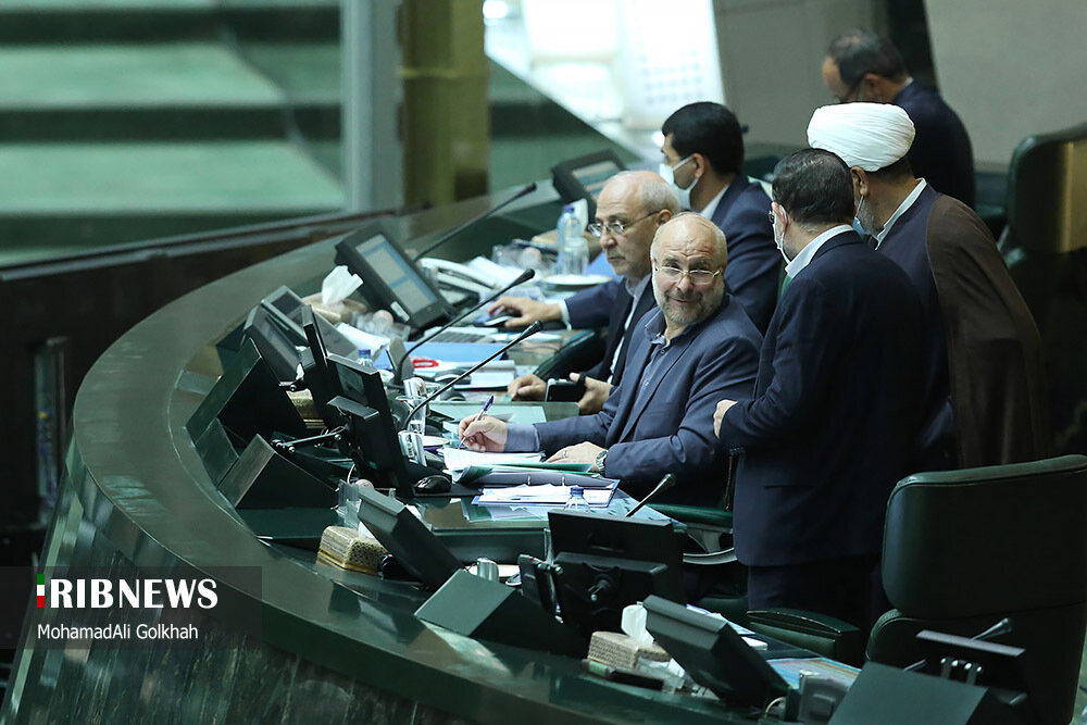 تذکر به قالیباف از تریبون باز مجلس: نمی‌توانید نظر شخصی بدهید /بررسی فروش اوراق سلف نفتی پشت درهای بسته مجلس