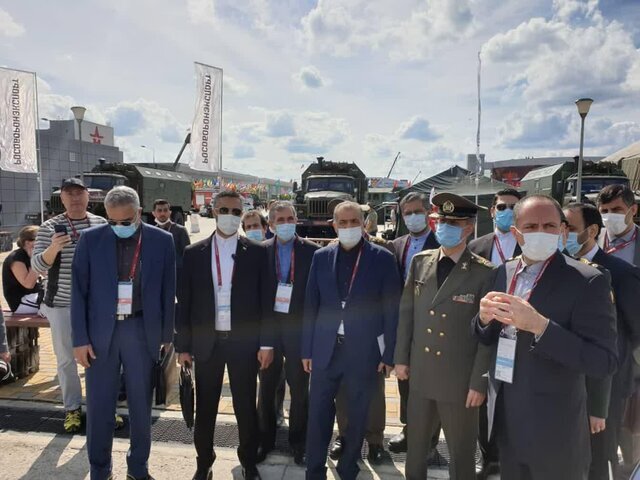 تصویر مقام بلندپایه نظامی ایران در نمایشگاه نظامی - فنی روسیه تصویر مقام بلندپایه نظامی ایران در نمایشگاه نظامی - فنی روسیه