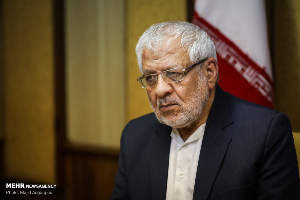 خدمات «روح الله حسینیان» برای نسل‌های آینده چراغ راه خواهد بود