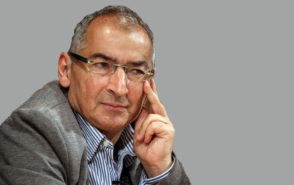 زیباکلام: فتاح با حضور در برنامه تلویزیونی برای انتخابات ثبتنام کرد/ بذرپاش و جلیلی رقبای فتاح در ۱۴۰۰ هستند زیباکلام: فتاح با حضور در برنامه تلویزیونی برای انتخابات ثبتنام کرد/ بذرپاش و جلیلی رقبای فتاح در ۱۴۰۰ هستند