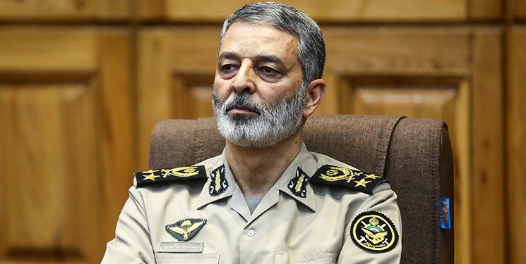 فرمانده کل ارتش در دیدار با آزادگان: ما امانتداران کسانی هستیم که از جان و مال خود را برای حفظ نظام گذشتند