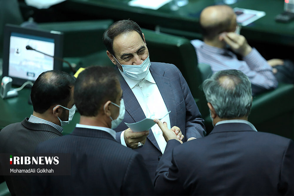 قالیباف، پیگیر سوال از روحانی است؟ /خندیدن رئیس جلسه به تذکر یک نماینده نزدیک به جبهه پایداری/حواشی صحن علنی قالیباف، پیگیر سوال از روحانی است؟ /خندیدن رئیس جلسه به تذکر یک نماینده نزدیک به جبهه پایداری/حواشی صحن علنی