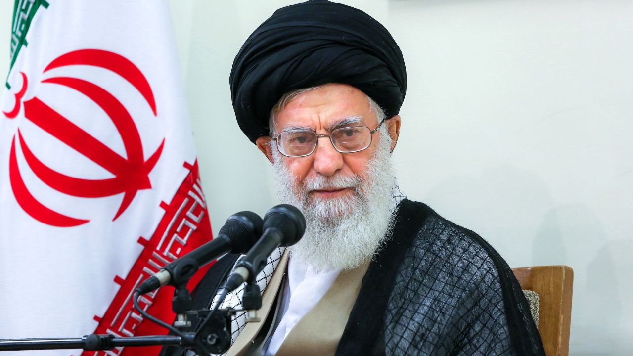 «غیر رسمی» منتشر می‌شود/ دیدار راویان دفاع مقدس با رهبر انقلاب