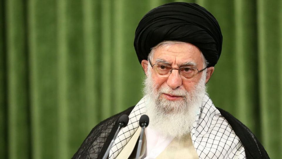 موافقت رهبر انقلاب با تداوم فعالیت دادگاه‌های انقلاب برای رسیدگی به پرونده مفسدان اقتصادی