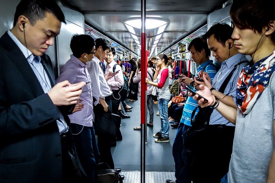 ۹۹.۲ درصد کاربران اینترنت در چین از تلفن همراه استفاده می کنند