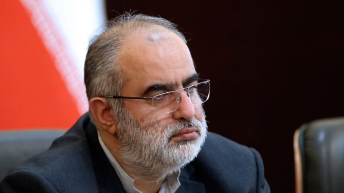 واکنش توئیتری آشنا به فحاشی نمایندگان مجلس به رئیس‌جمهور