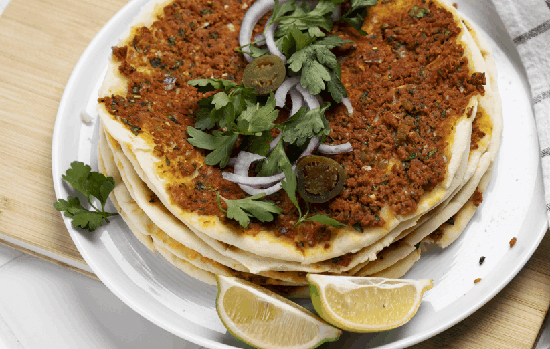 طرز تهیه لاهماجون؛ پیتزایی به روش ترکها طرز تهیه لاهماجون؛ پیتزایی به روش ترکها